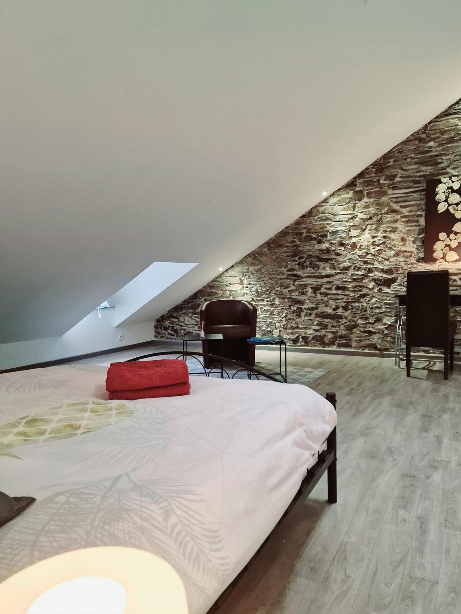 Gite De Vac'S Et D'Affaires A Monthermé Buitenkant foto